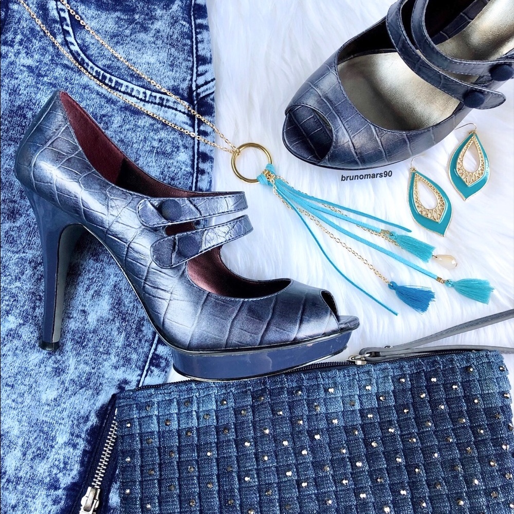 •HP• Carlos Santana Platform Heels - Picture 2 of 7